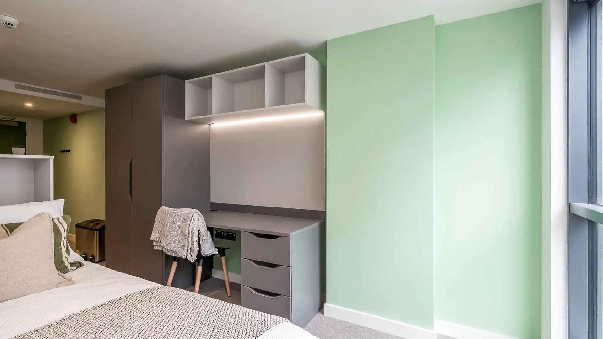 The Best Value Option For The City Centre - Non Students Welcome Belfast Aparthotel