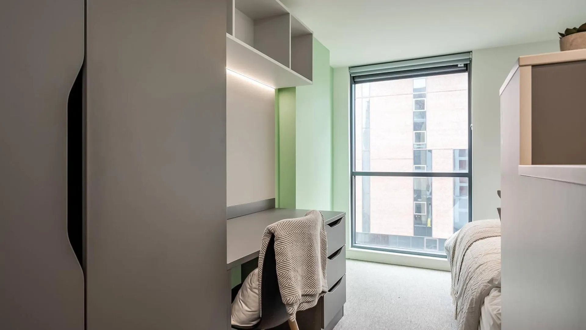 The Best Value Option For The City Centre - Non Students Welcome Belfast Aparthotel